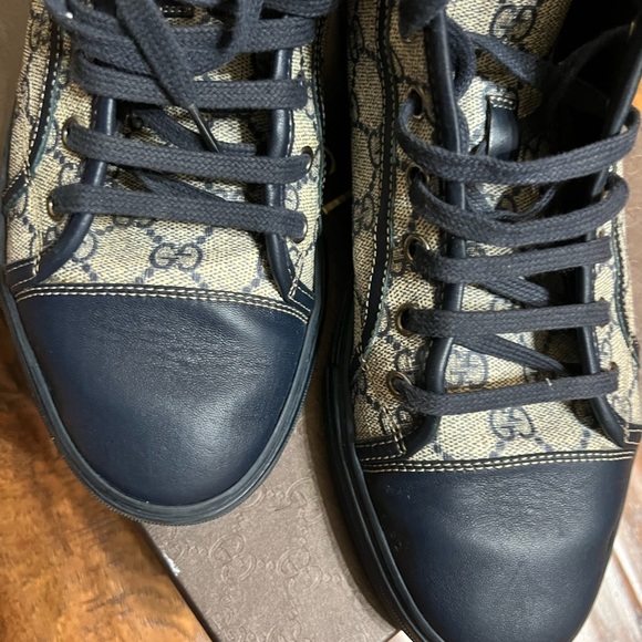 Gucci men sneakers 8 1/2 G gently worn with box. US Sz 9.5. - Picture 9 of 16